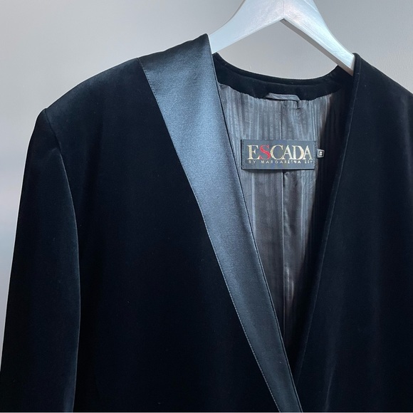 Escada 1980s Vintage Black Velvet Oversized Blazer Jacket - Picture 2 of 5